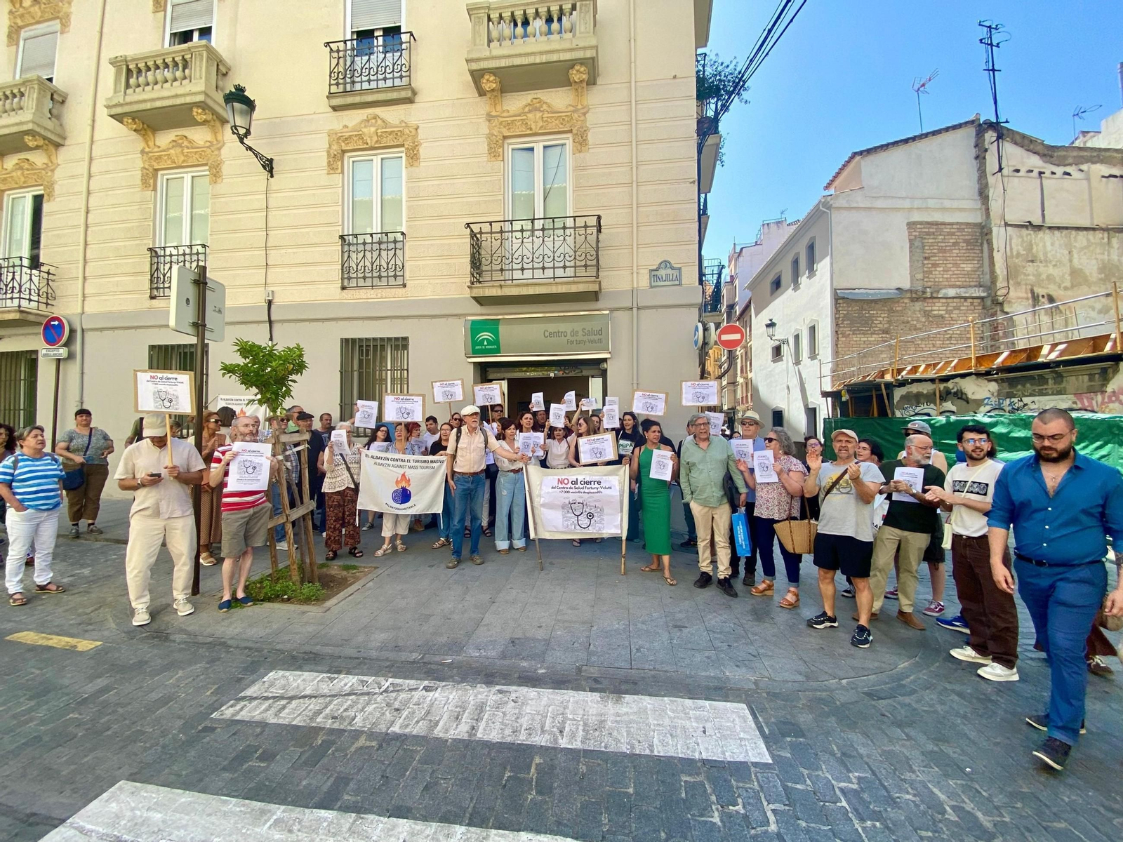 Una de las concentraciones celebradas este año a las puertas del centro de salud.
