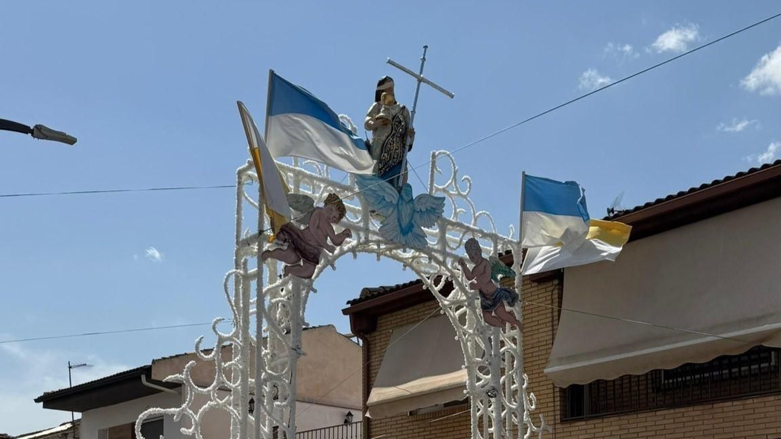 Decoración efímera en las calles de Churriana de la Vega, Agosto 2025.jpg