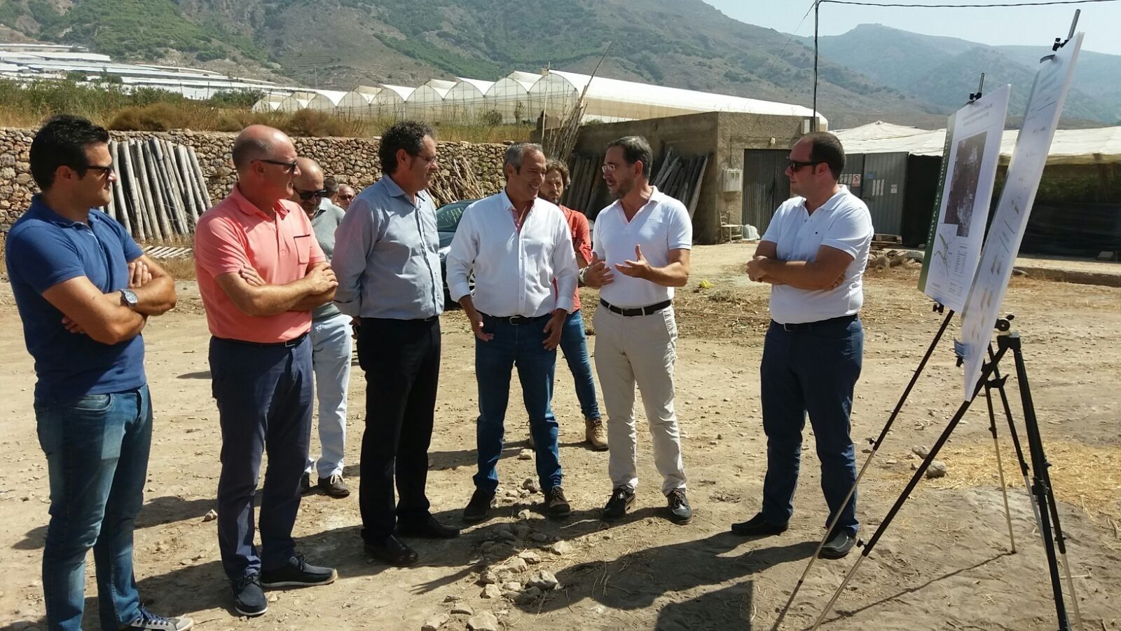 Momento de la visita del consejero de Fomento a las obras en la A-358.