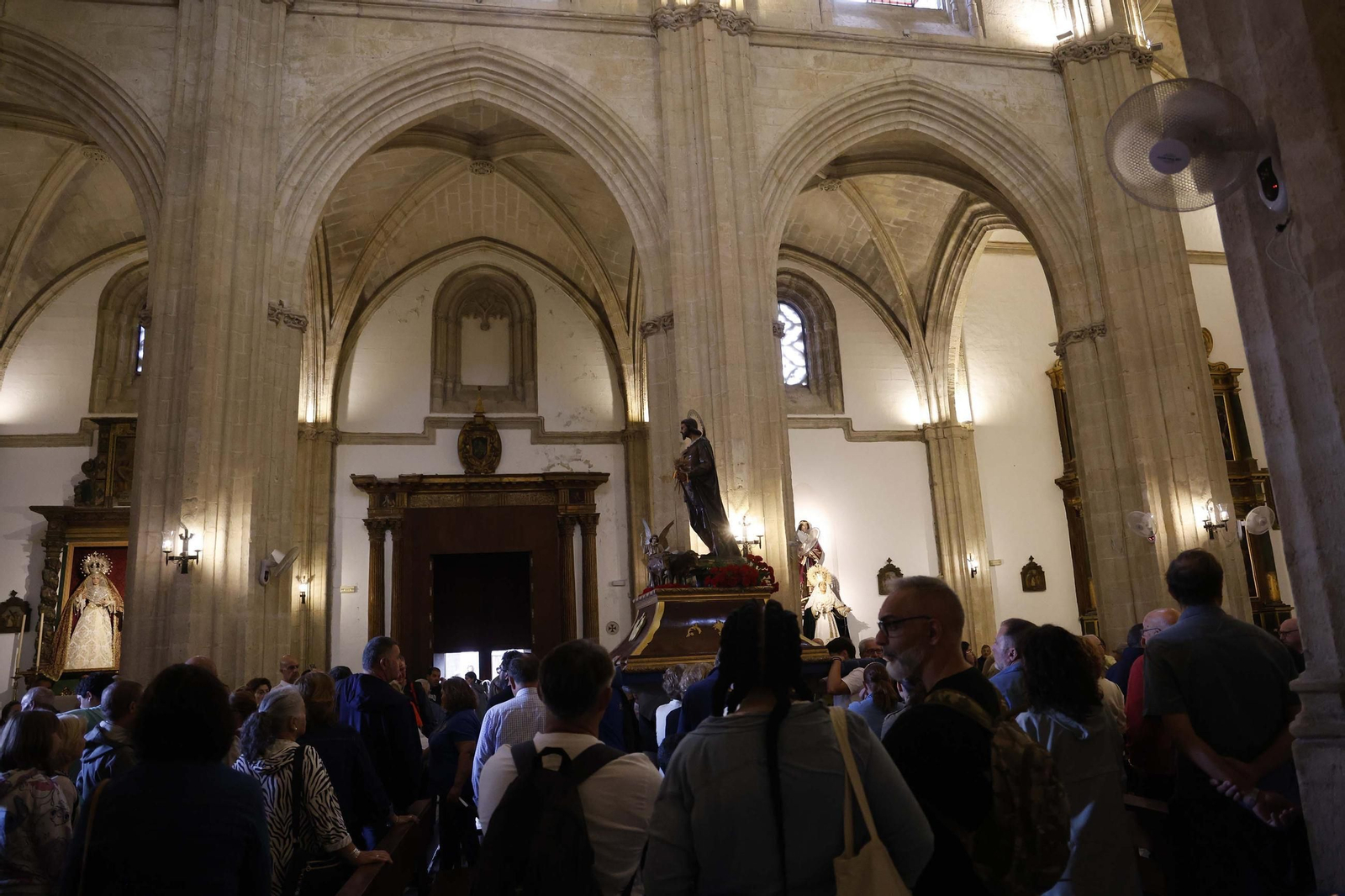 La Virgen de la Luz, patrona de Tarifa, regresa a su santuario entre el fervor y la lluvia