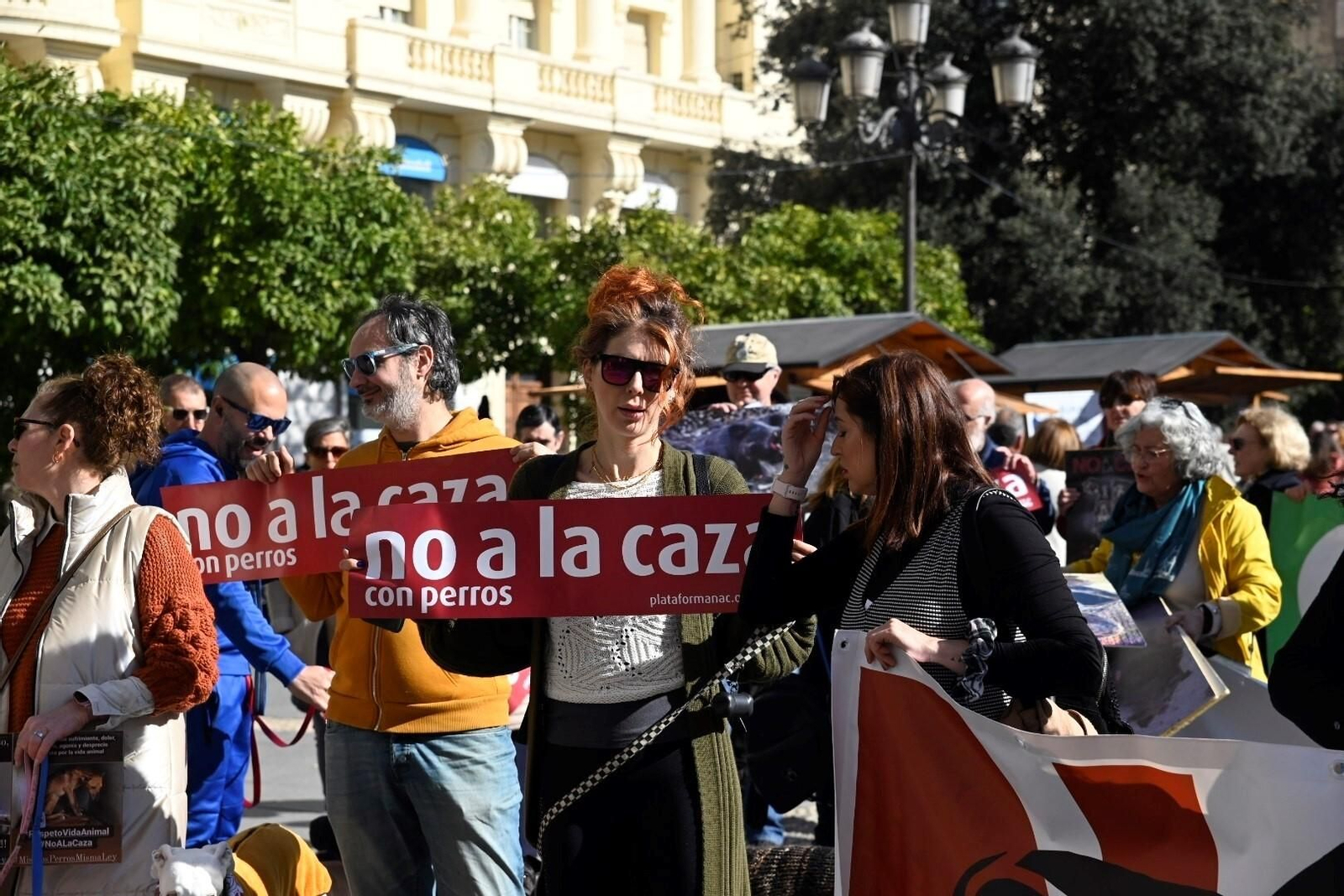 La manifestación para acabar con la caza con perros en Córdoba, en imágenes
