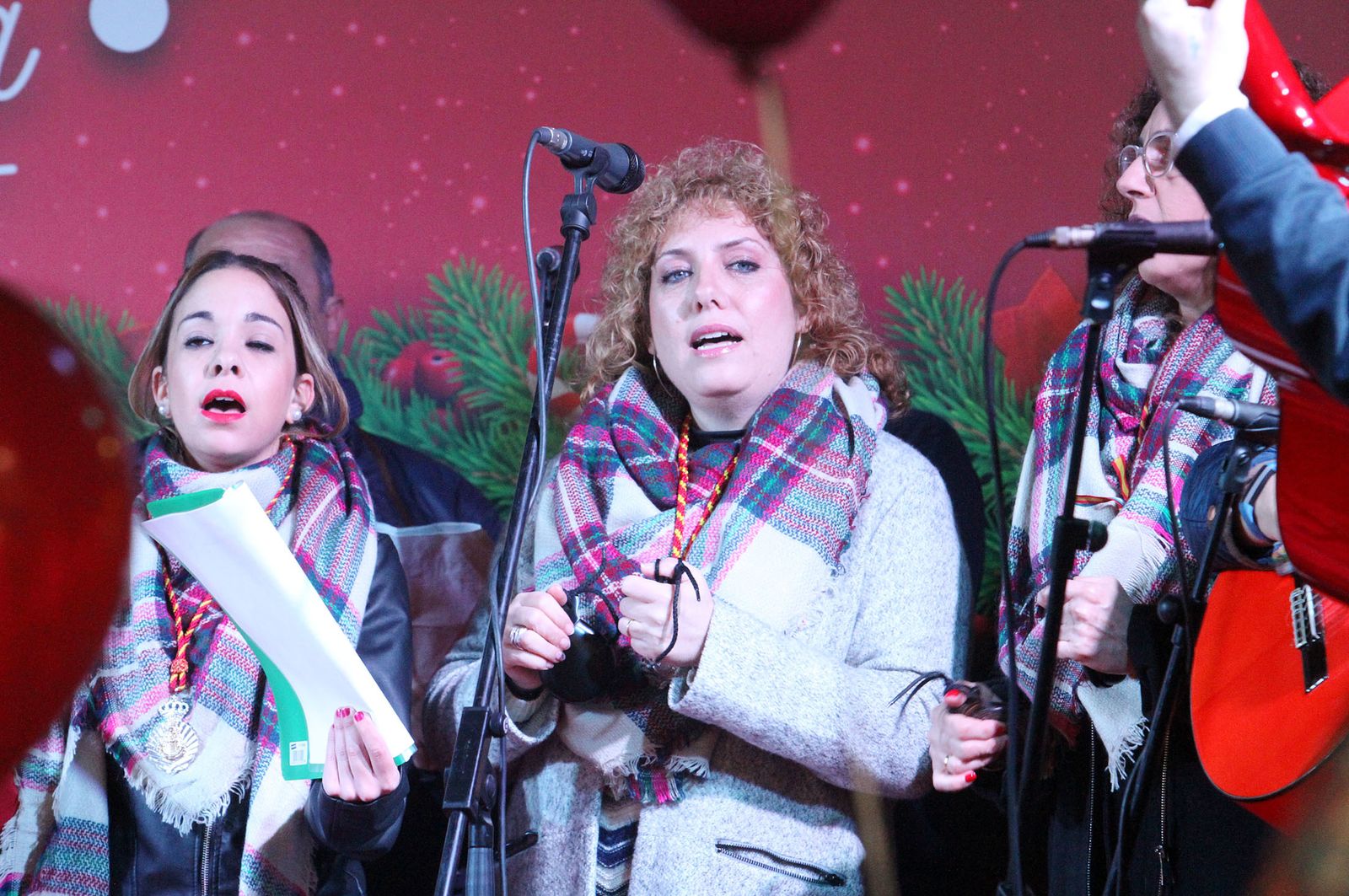 Pepe El Marismeño y el Coro de Emigrantes ponen voz al Cuentacuentos de Huelva Información, en imágenes