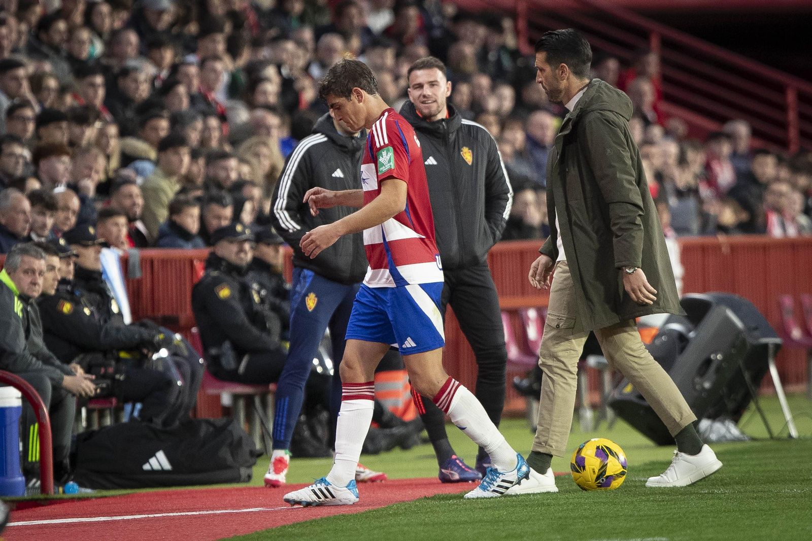 Villar rumbo al vestuario tras su expulsión