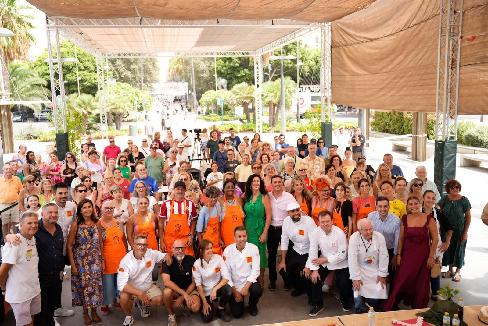 La Cofradía del Tomate y la semifinal del concurso gastronómico de la Feria de Almería, en imágenes