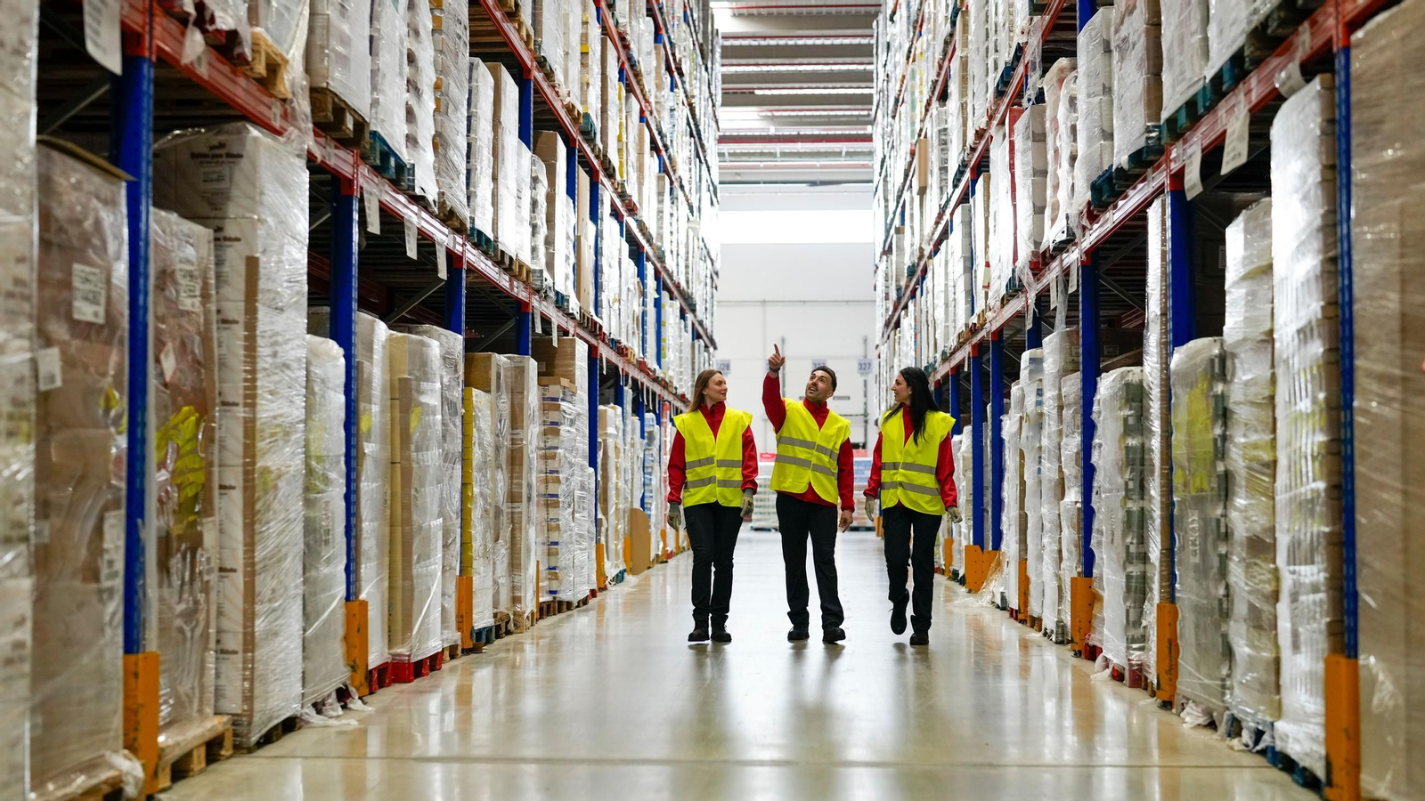 Imagen de uno de los centros logísticos del Grupo Dia.