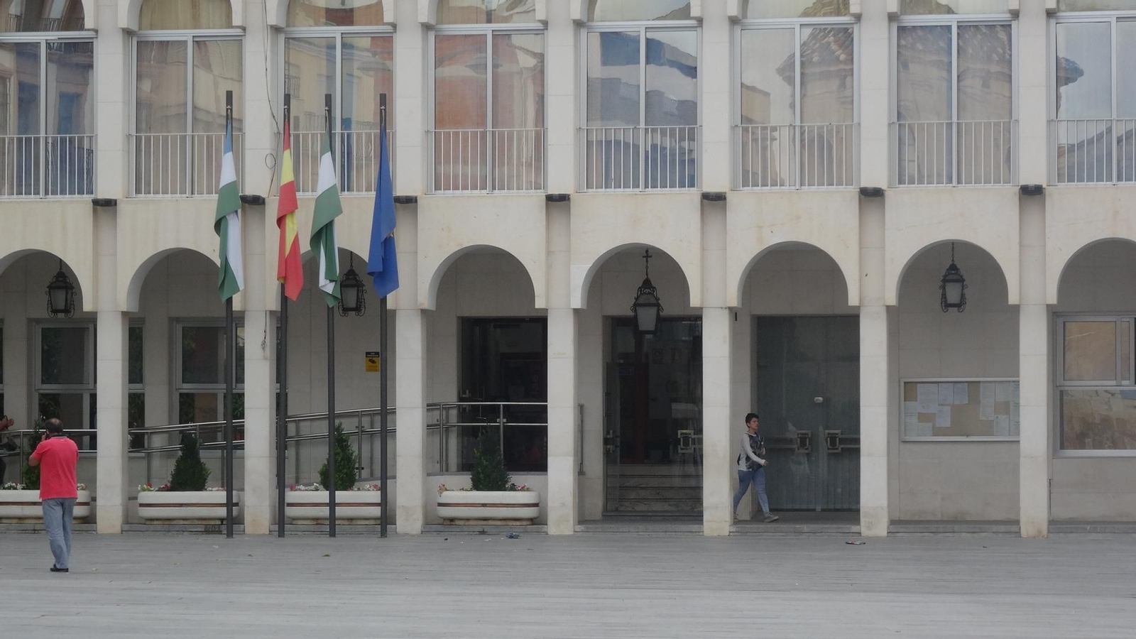Acceso principal al Ayuntamiento de Lucena, en la Plaza Nueva