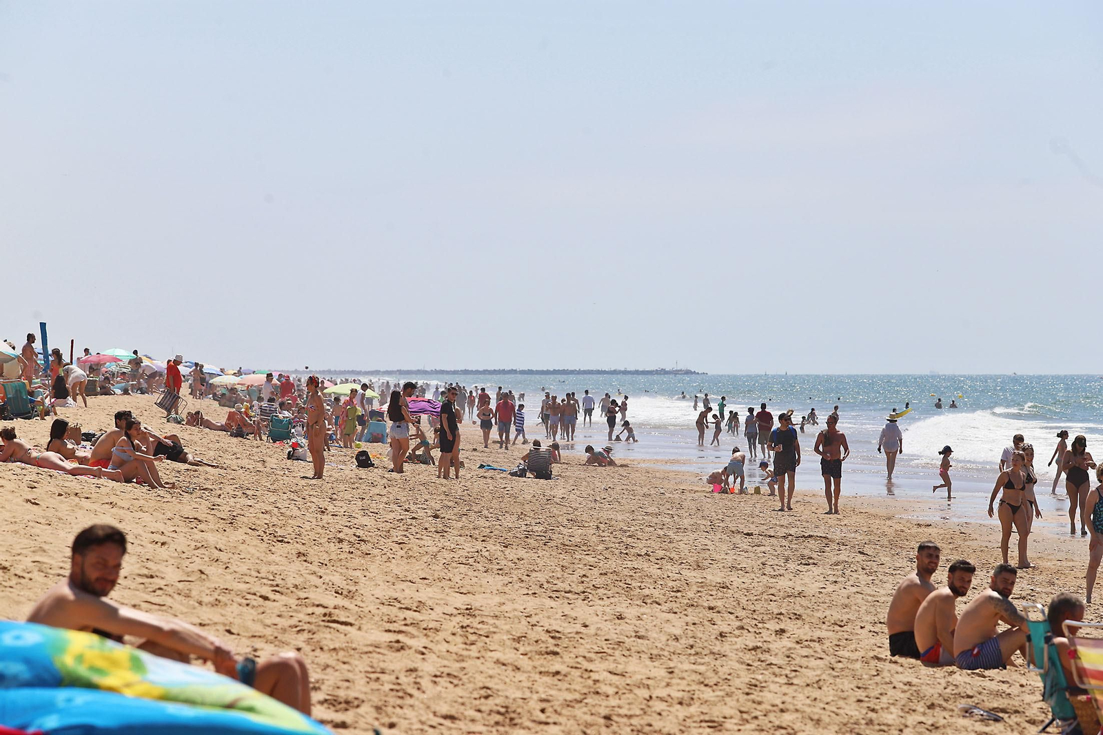 Las playas de Huelva se llenan en el 1 de mayo
