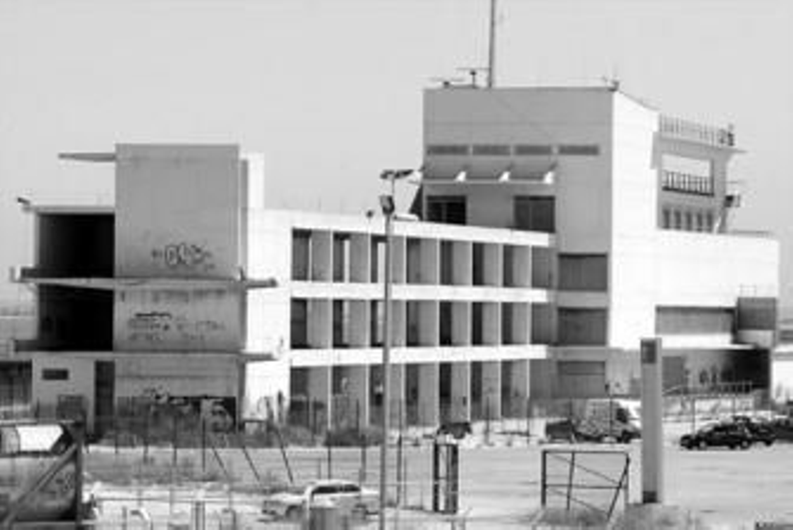 El edificio de Puerto América, en el que no se ha hecho nada.