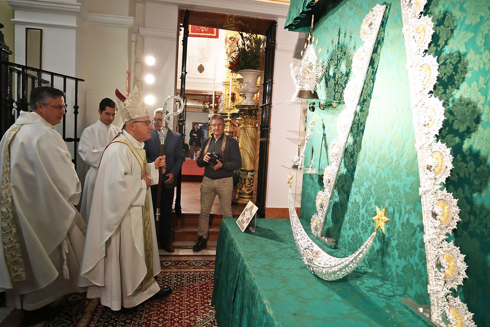 Sabatina y Bendición de nuevos atributos para la Virgen del Rocío