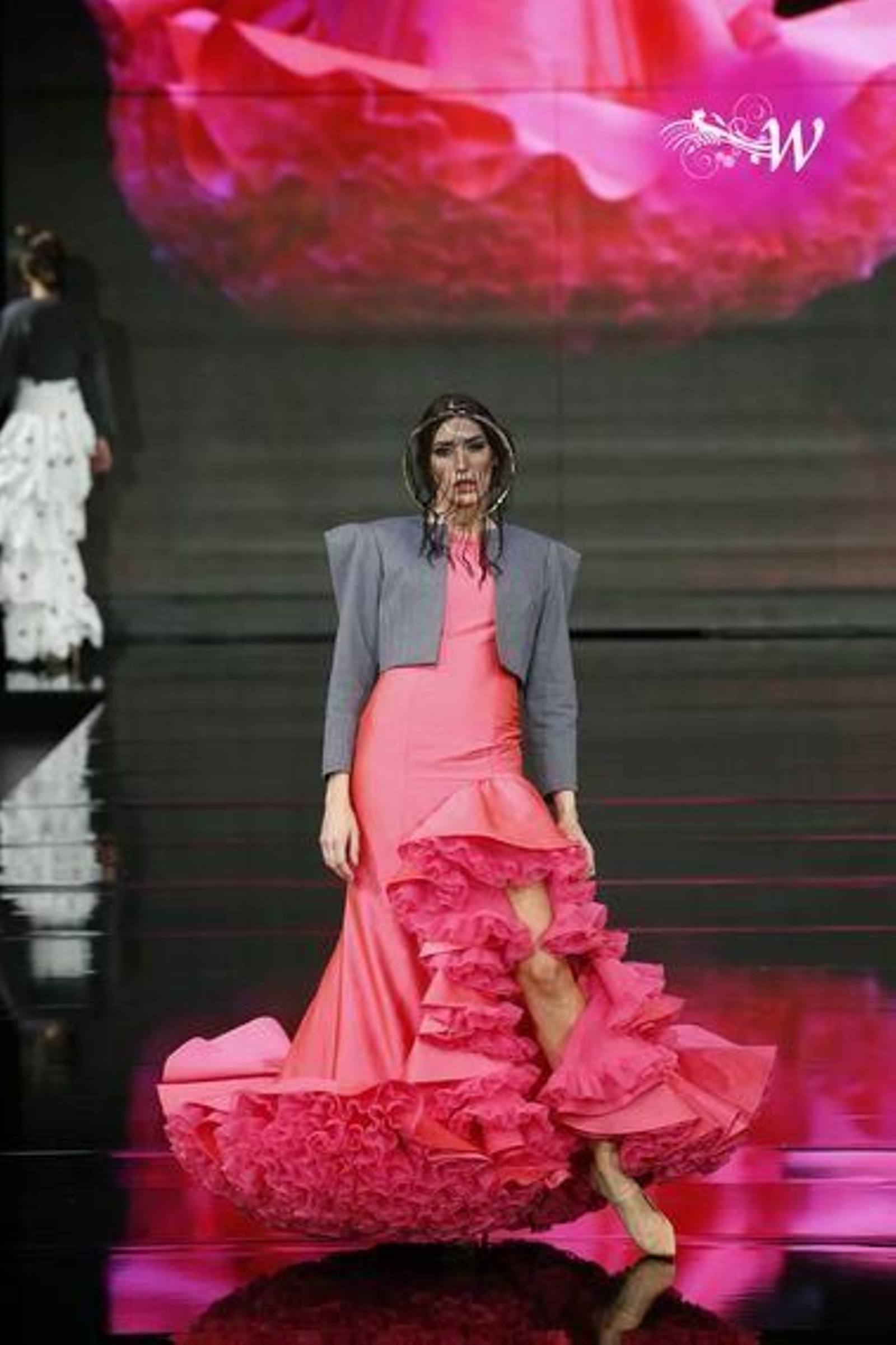 Así ha sido el desfile de Gil Ortiz en SIMOF 2020, todas las fotos de su colección de flamenca