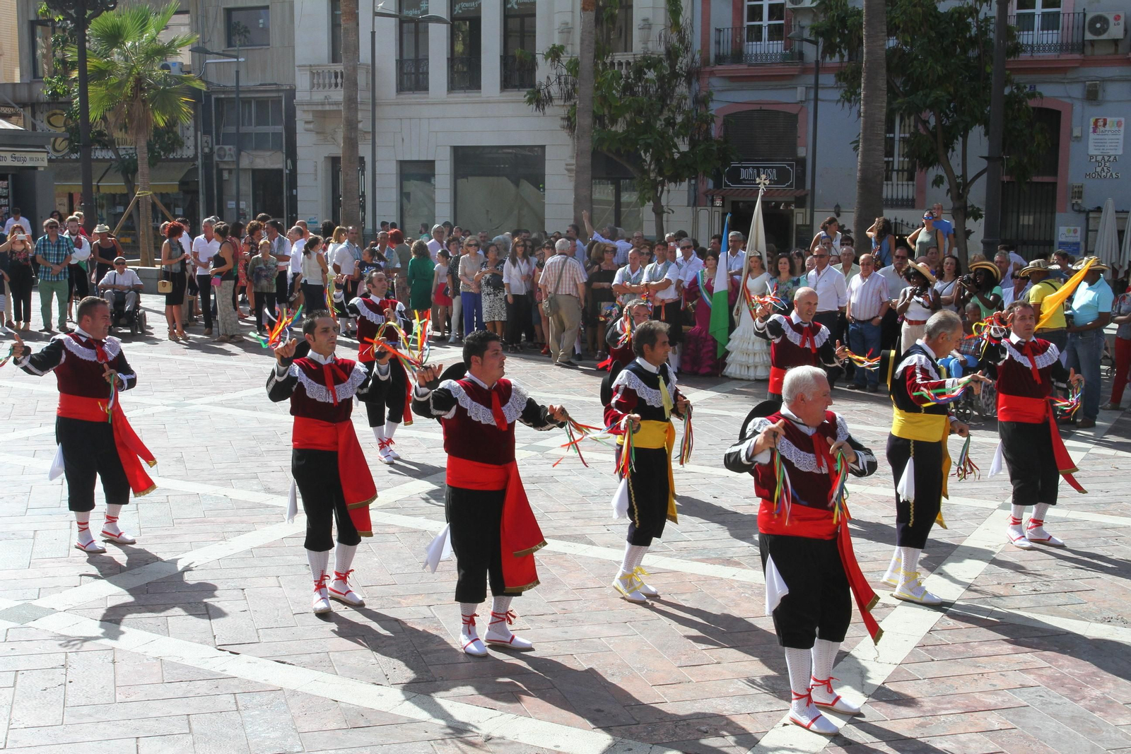 Imágenes del desfile Iberoamericano de bailes.