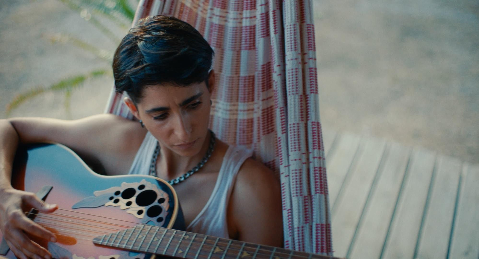 Alba Flores regresa a la música, una puerta que había cerrado en su vida, con este documental.