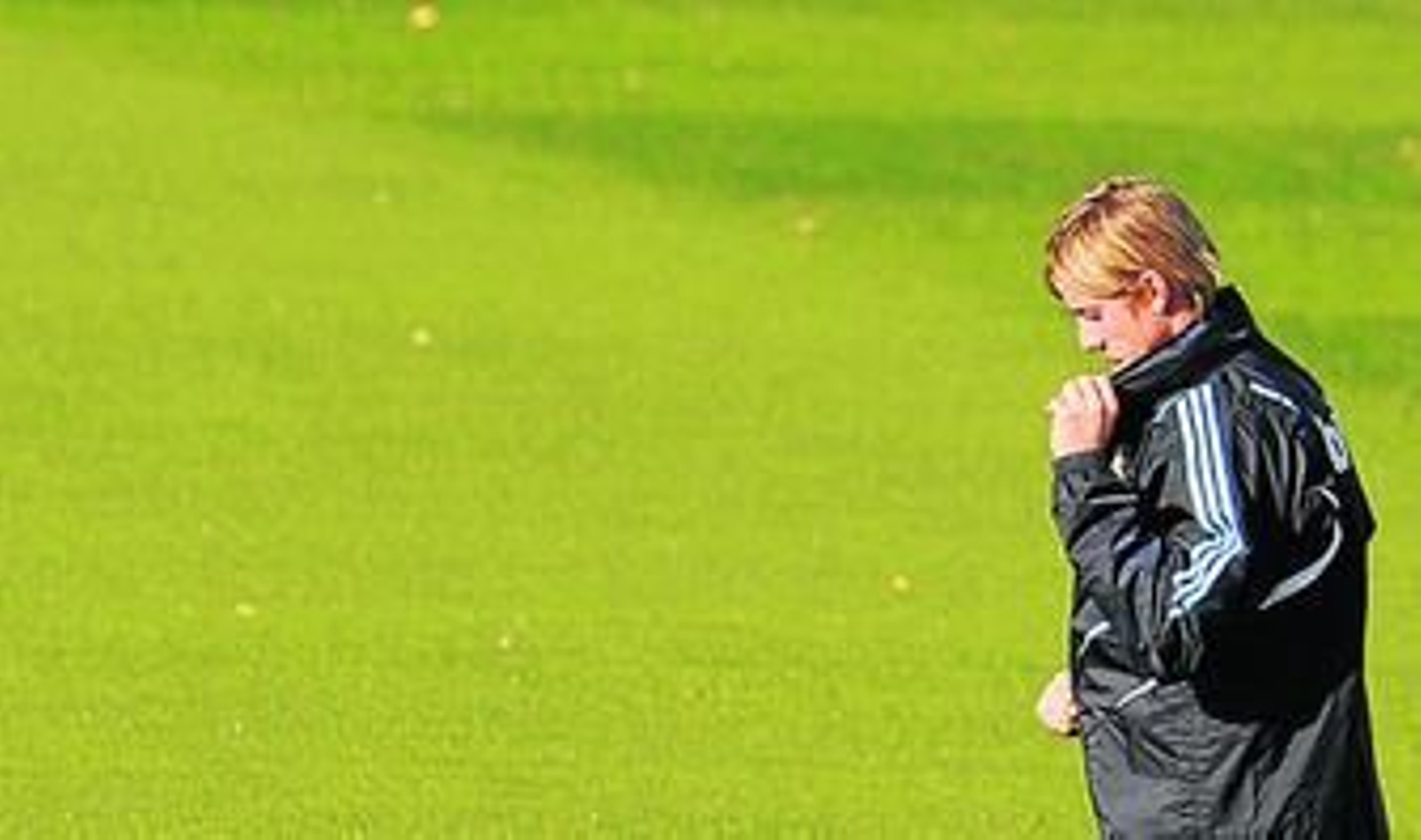 Guti, meditabundo, durante la sesión de entrenamiento.