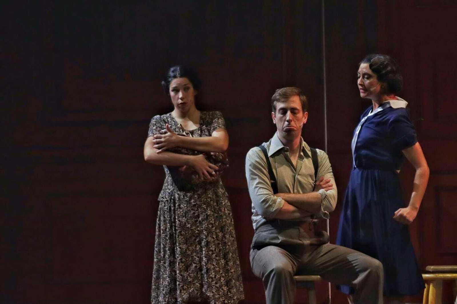 El musical 'El tiempo entre costuras', en el Teatro Cervantes hasta 10 de septiembre, en imágenes
