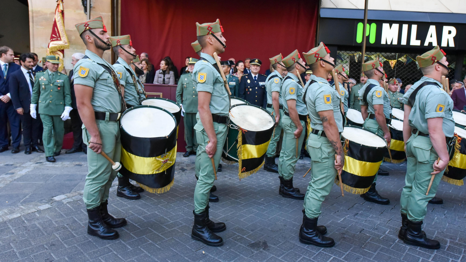 Fotos del Lunes Santo en Algeciras: Desfile de La Legión