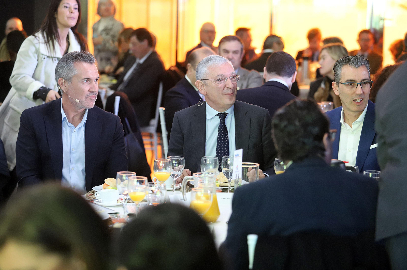 Imágenes de los asistentes al Desayuno Coloquio "Economía azul, claves para el desarrollo sostenible" organizado por el Grupo Joly