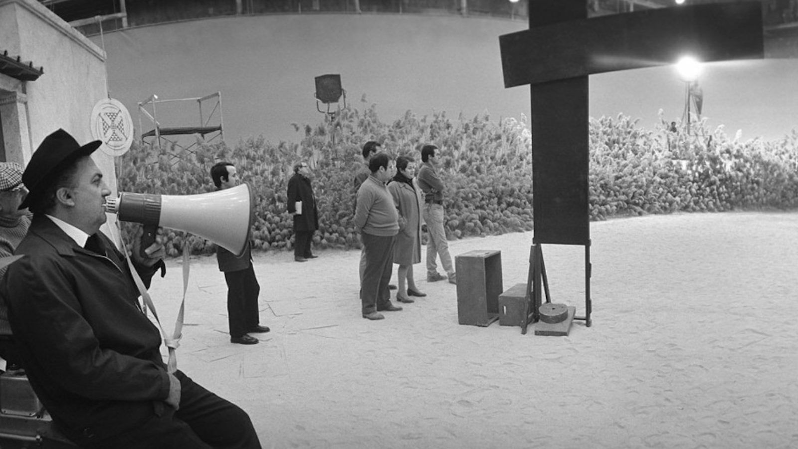 Rodando 'Satyricon' con su mundo inventado en un estadio.