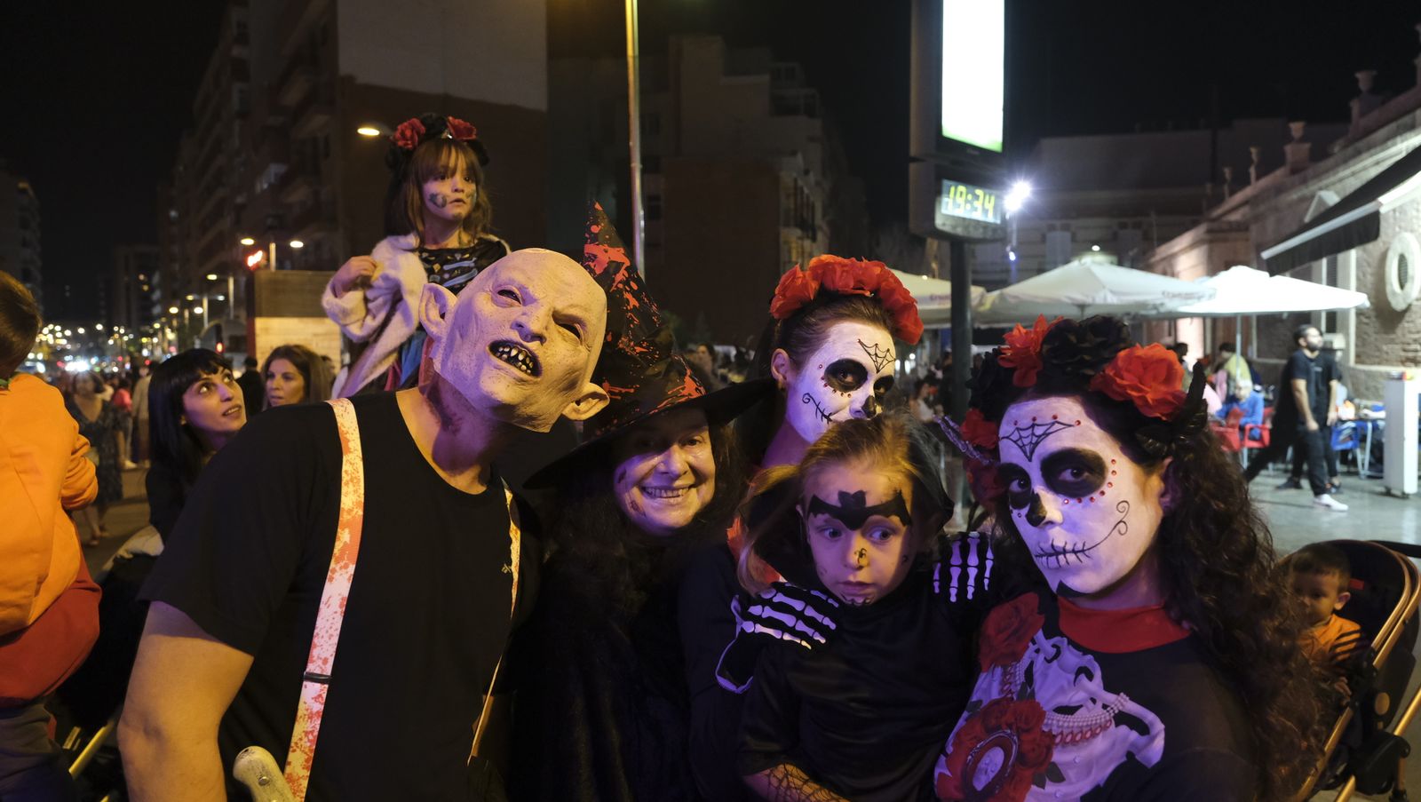 Las imágenes de la Noche en Negro en Almería, Halloween.