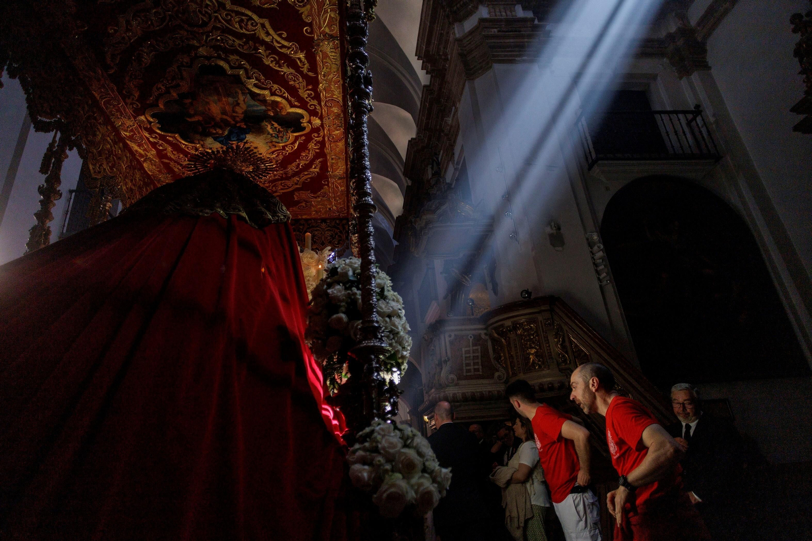 Las imágenes de la salida de Las Penas  en el domingo de Ramos de Cádiz de la Semana Santa 2023