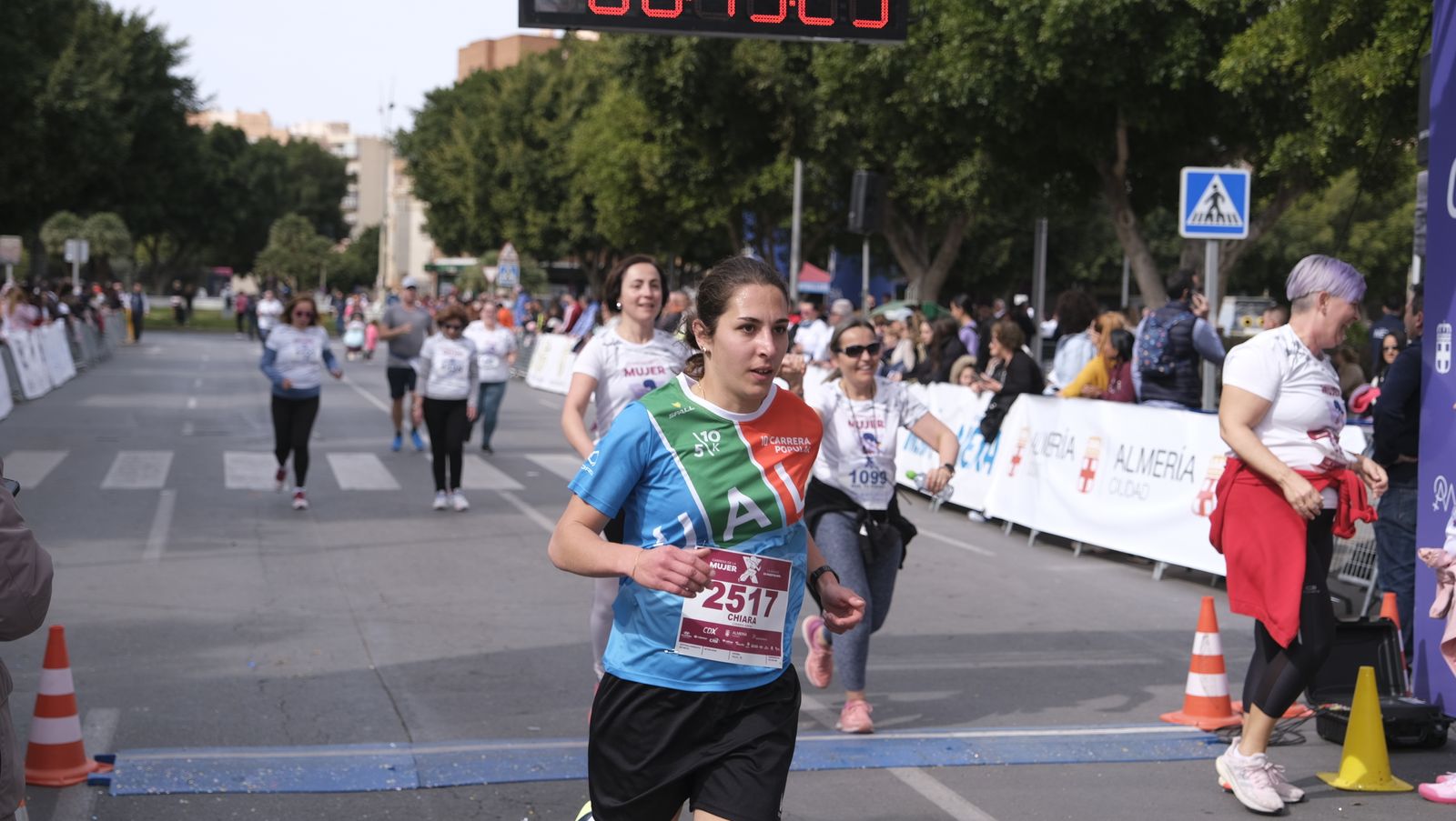 Imágenes de la Carrera de la Mujer 2023 en Almería