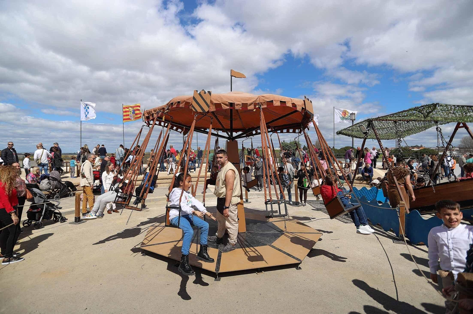Imágenes del gran ambiente en la Feria Medieval de Palos de la Frontera, Huelva