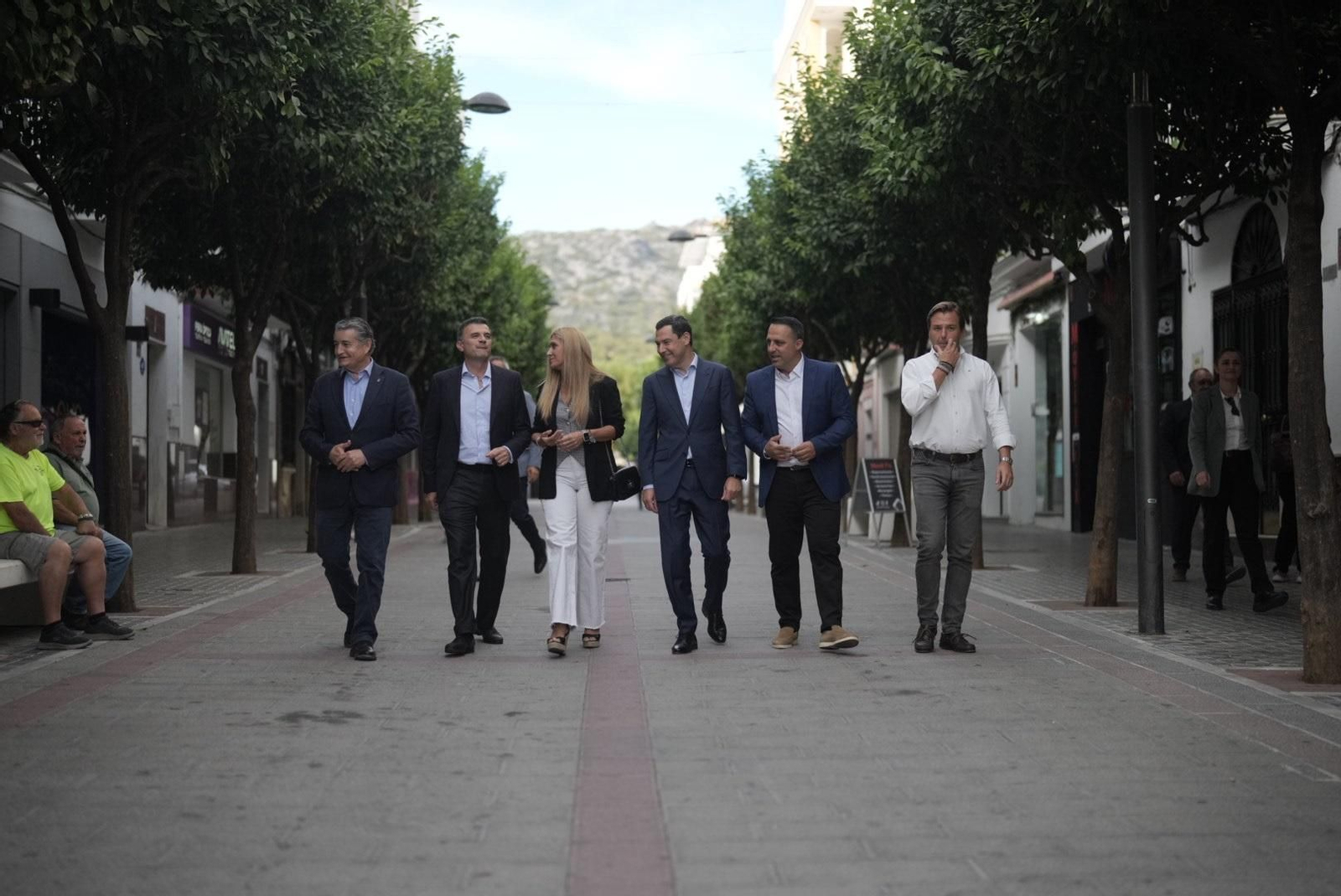 El presidente de la Junta y del PP andaluz, Juanma Moreno, este lunes en Ubrique.