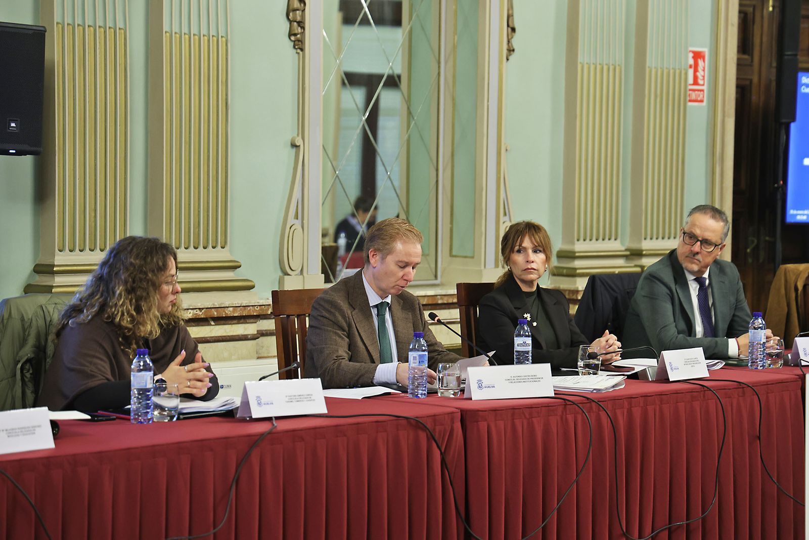 Las fotografías del pleno extraordinario en el Ayuntamiento de Huelva por la concesión de distinciones y honores de la Ciudad de Huelva
