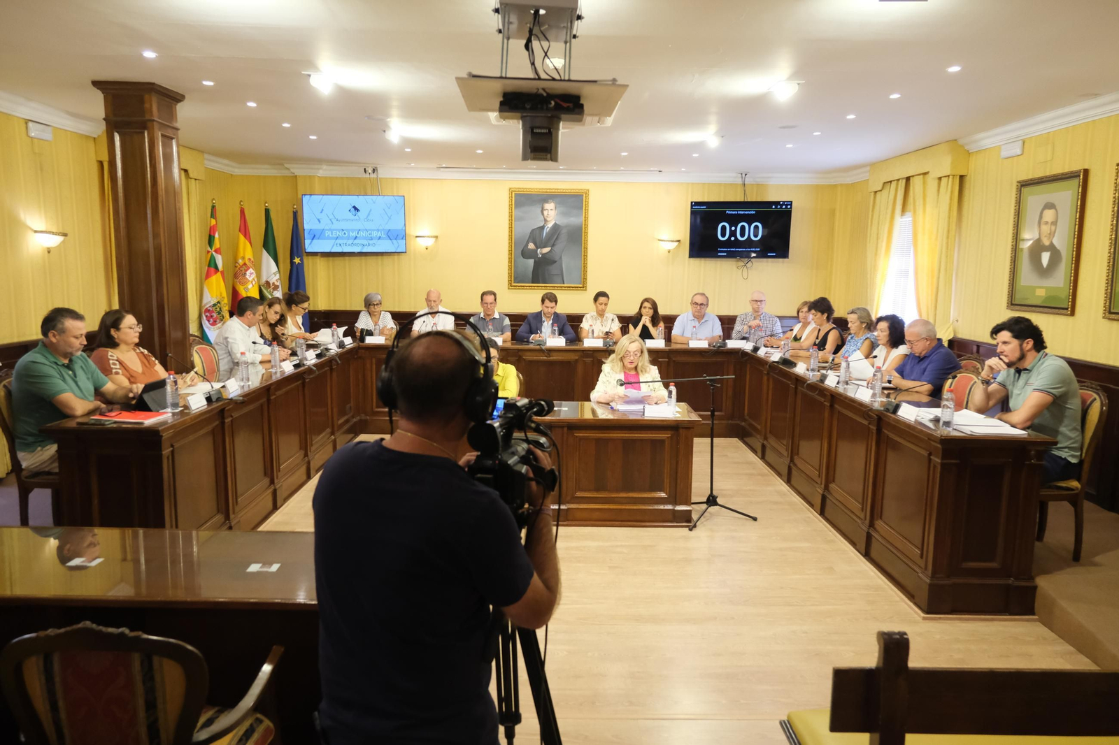 Aprobación en pleno extraordinario en Cabra del contrato de recogida de basura y limpieza