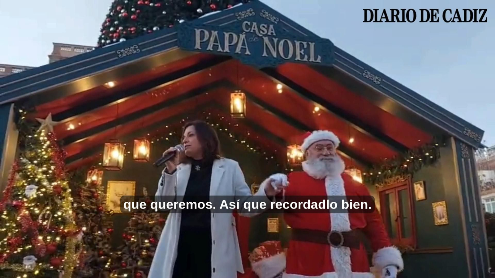 Patricia Cavada se dirige a los niños de San Fernando tras recibir a Papa Noel
