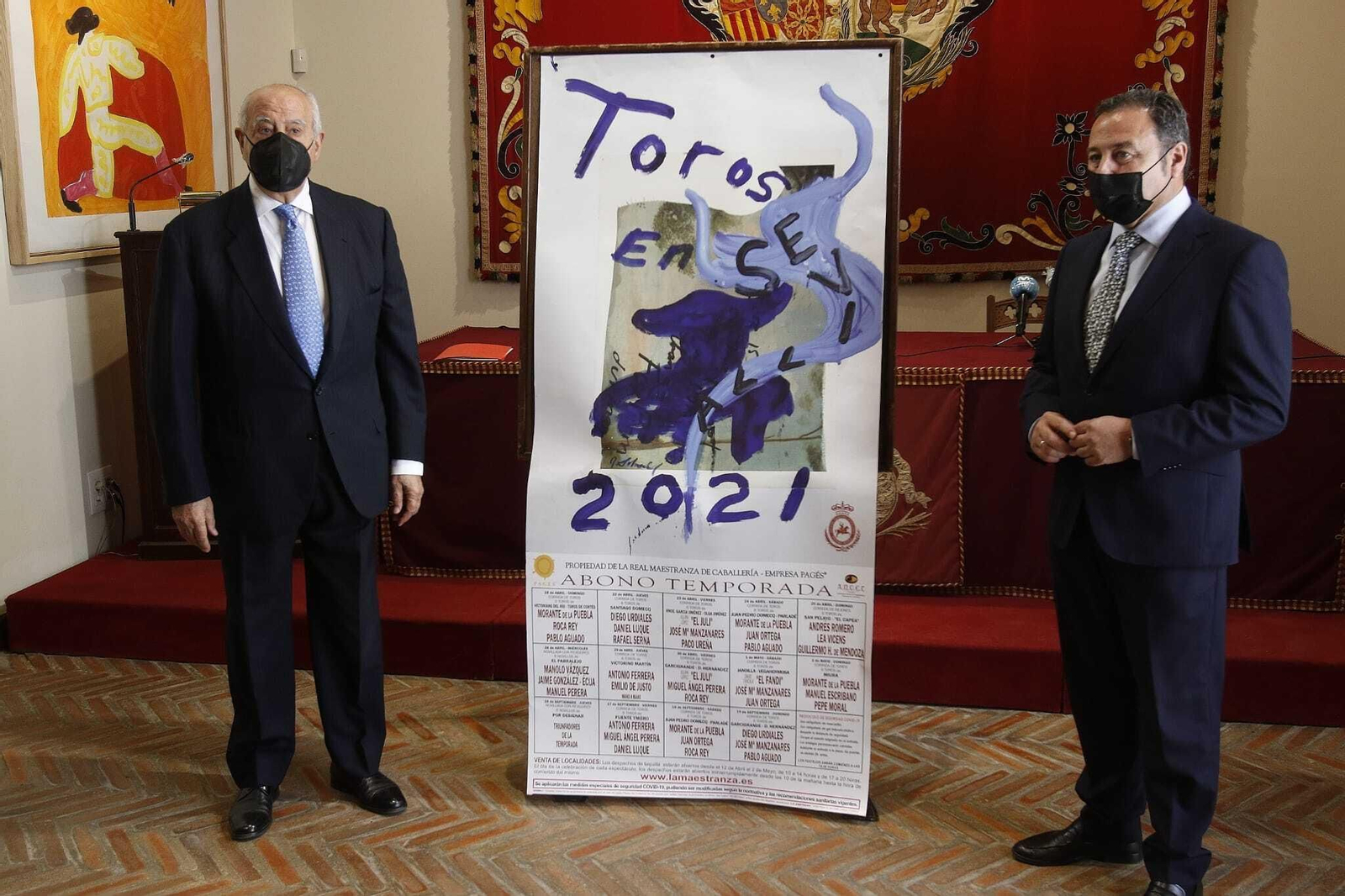 Ramón Valencia y Ricardo Sánchez junto a los carteles en su presentación.