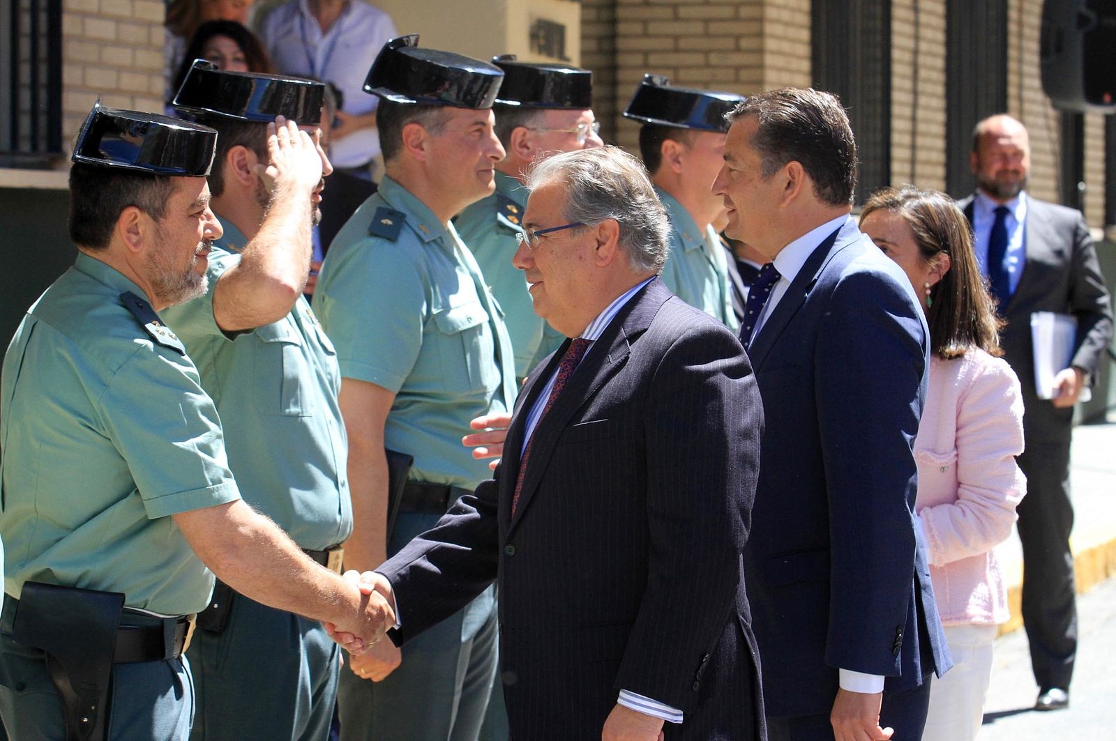Juan Ignacio Zoido, ministro del Interior, presenta en la Comandancia de la Guardia Civil la nueva versión de AleryCops y el dispositivo del Rocío y posteriormente acude a la Diputación de Huelva para visitar la exposición sobre el terrorismo, en imágenes