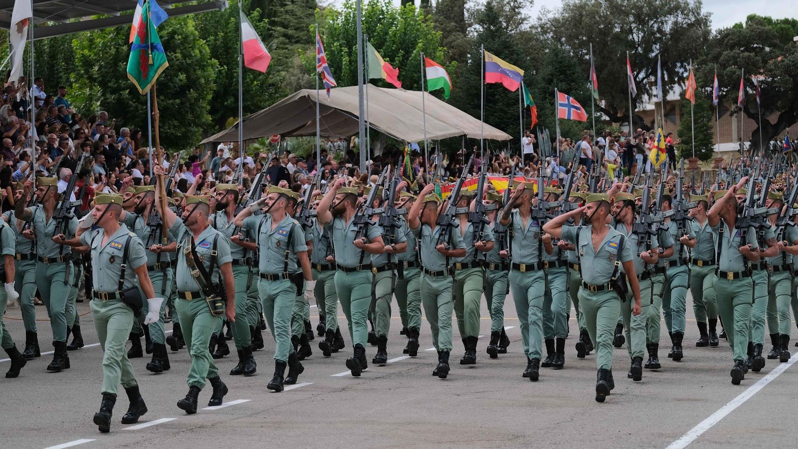 El desfile de los legionarios fue muy aplaudido desde las gradas