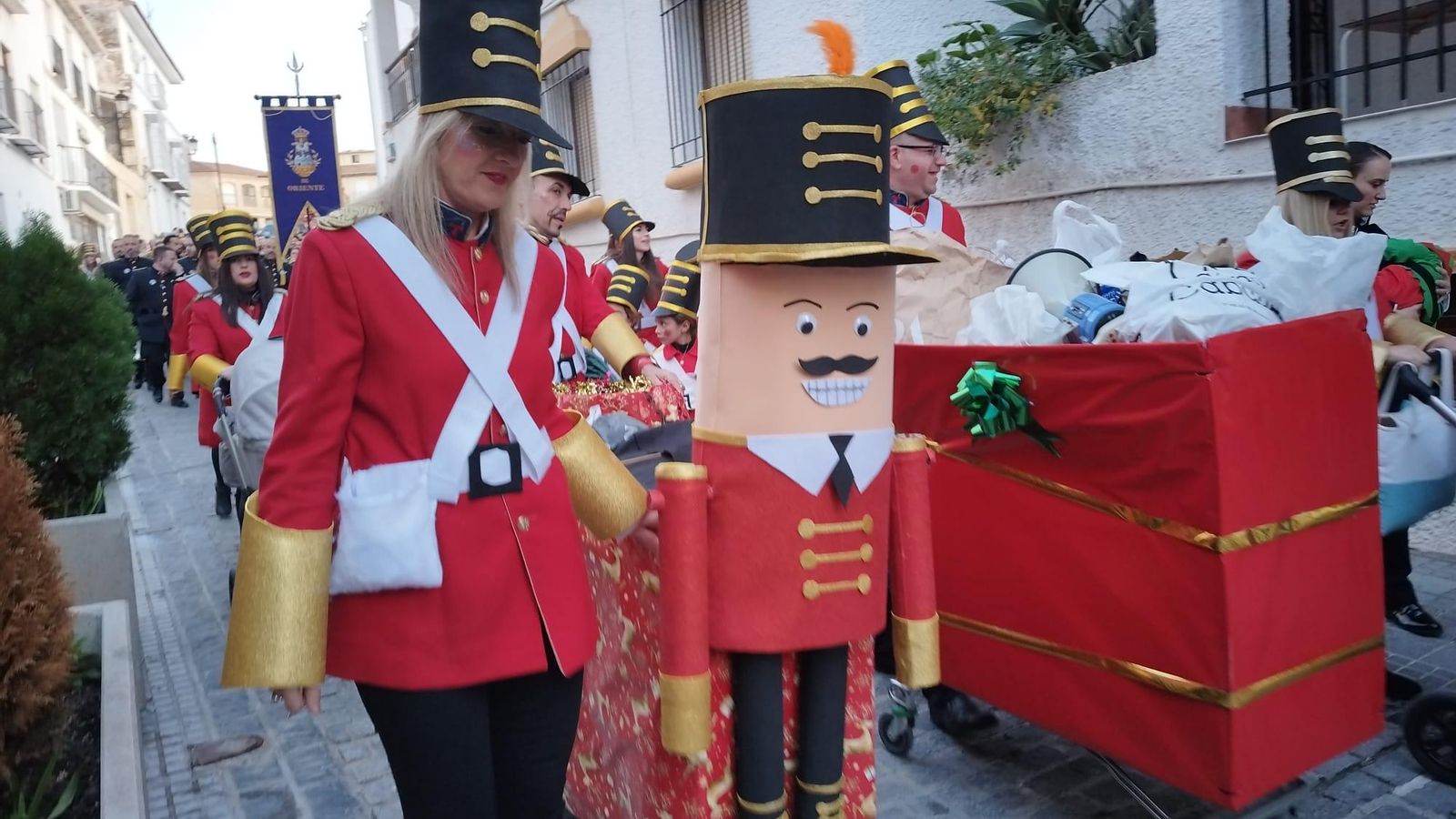 Las calles de Vélez-Málaga se llenan para recibir a los Reyes Magos