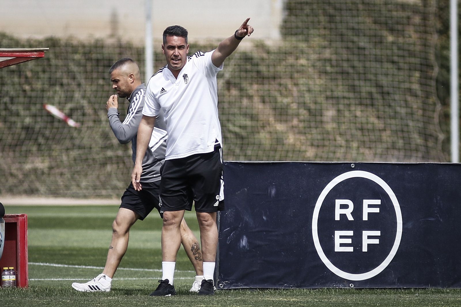 Juan Antonio Milla dando indicaciones.