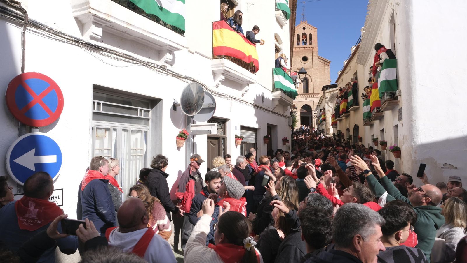 Procesión de San Sebastián y tirada de roscos en Lubrín, en imágenes
