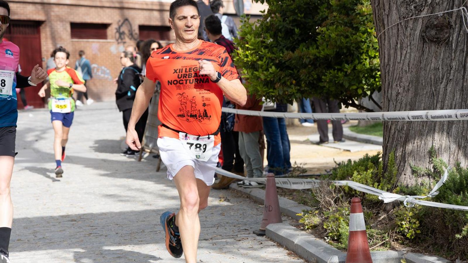 Más de 2.100 participantes corren para promover la salud en Jaén, en imágenes (1)