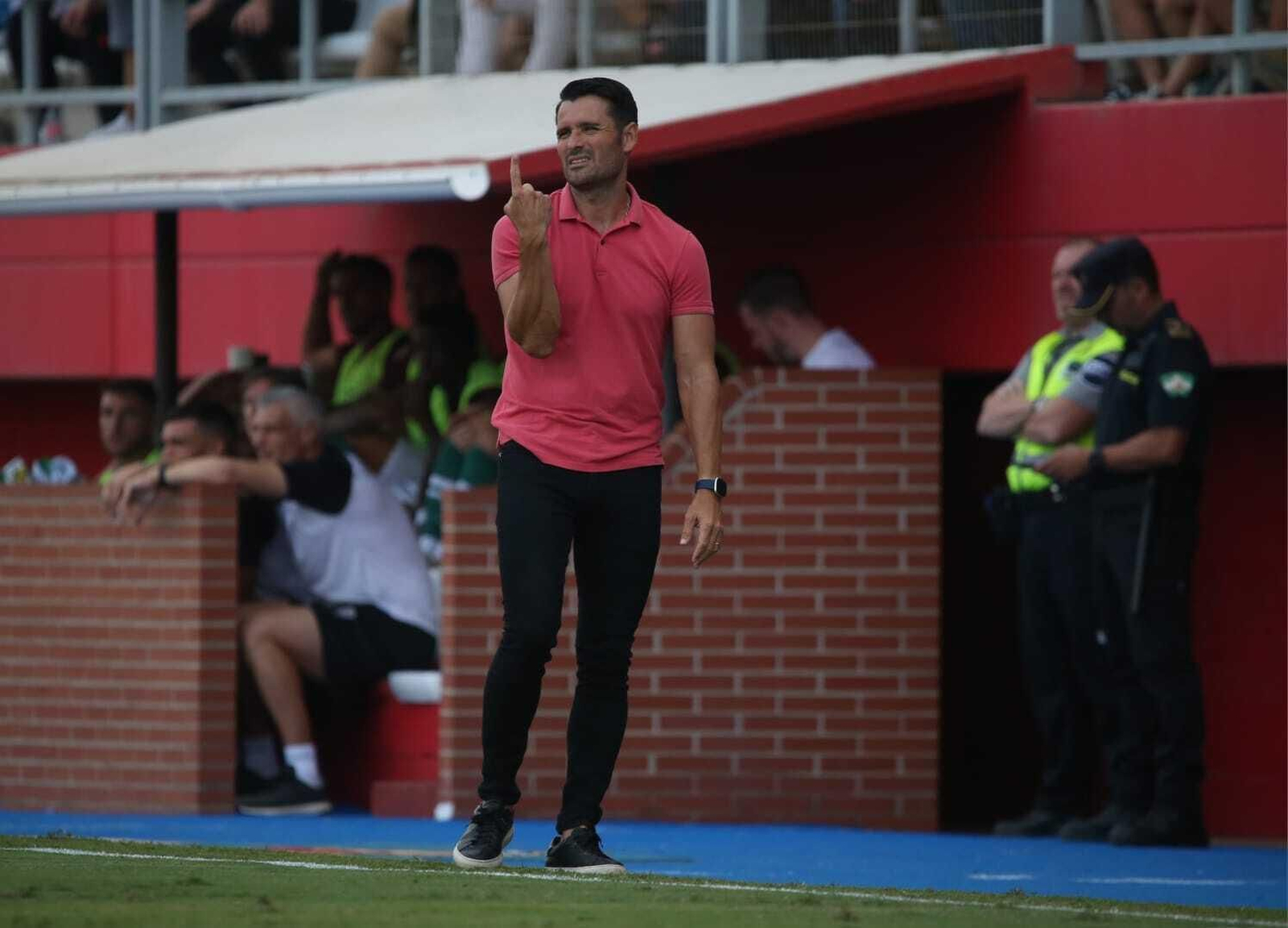 Lolo Escobar, en un gesto durante el Algeciras - Córdoba.