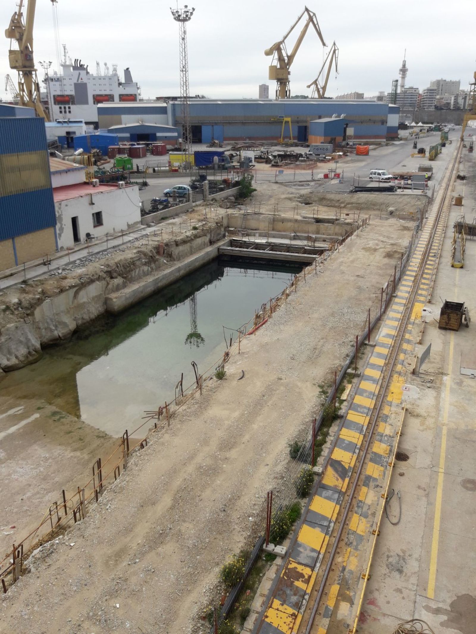 Imagen de esta misma mañana que muestra que el túnel está inundado en su totalidad.