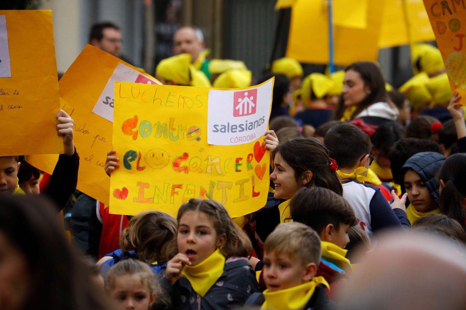La marcha del Día Mundial Contra el Cáncer Infantil en Córdoba, en imágenes