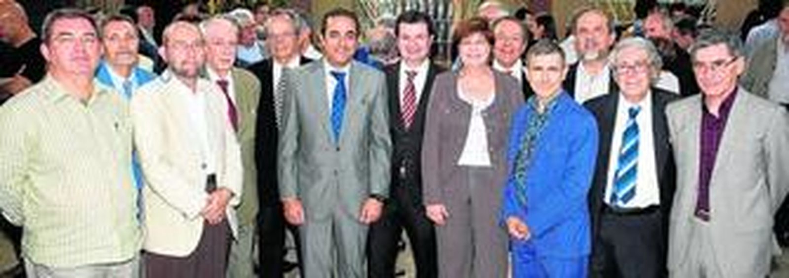 Los catedráticos Jesús Barrios y José Antonio Ruiz de la Rosa, con Lino Álvarez, profesor de la Escuela, y José Pérez de Lama Halcón, subdirector de Innovación Docente de la ETSA.