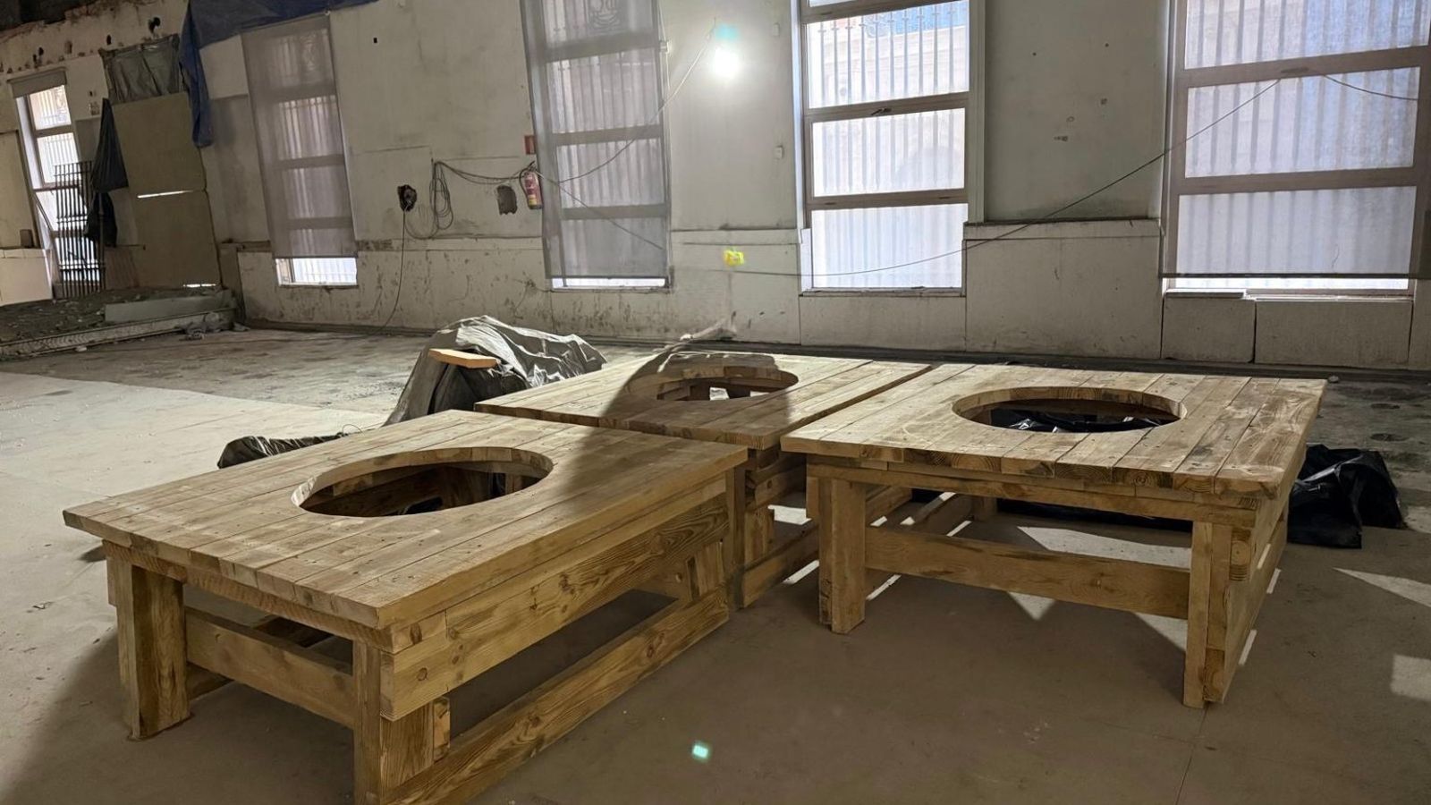 Bancada para depositar las jarras.