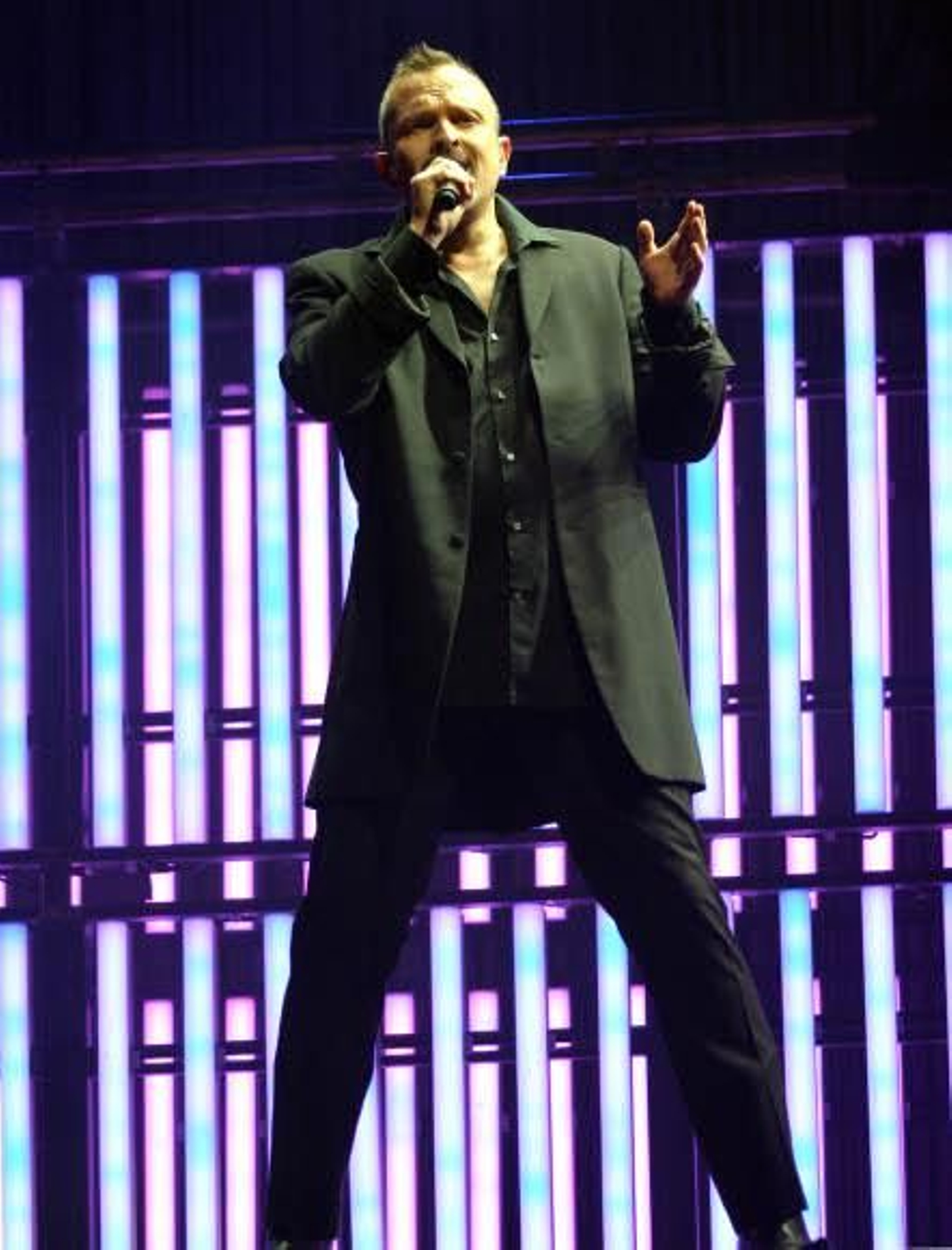 Bosé, Amaral y Pitingo brillan en sus premios