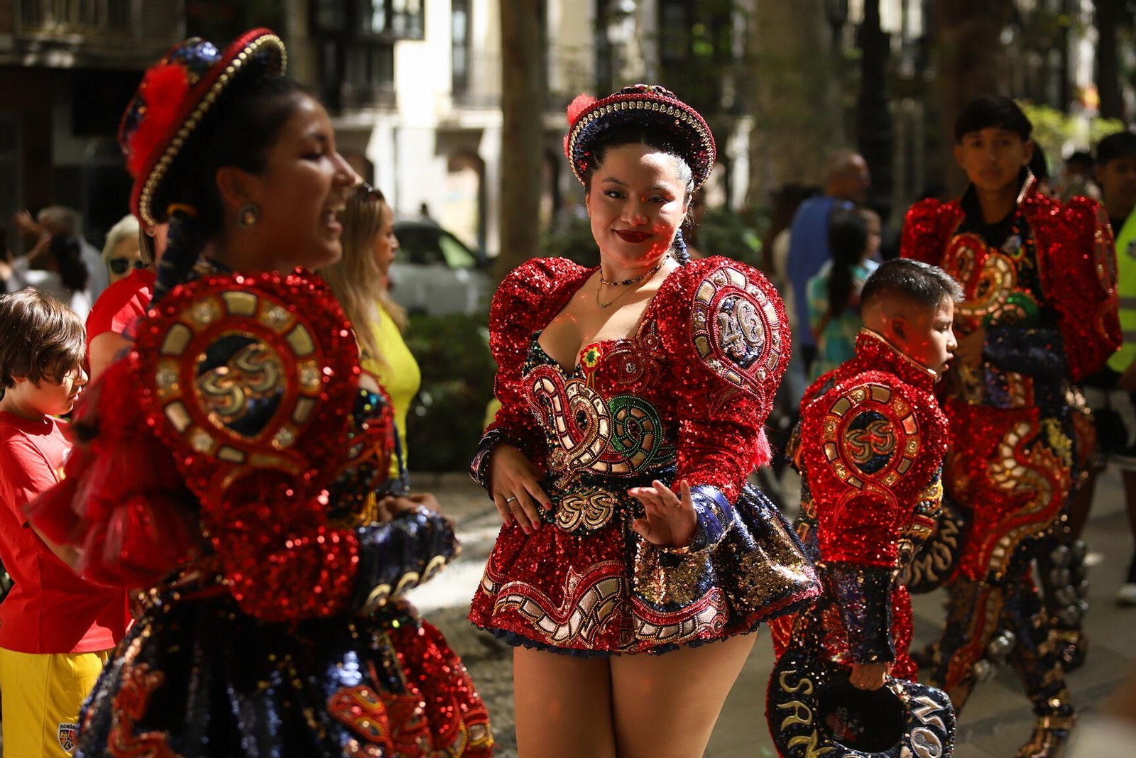 Fotos: así ha sido el desfile por el Día de la Hispanidad en Granada