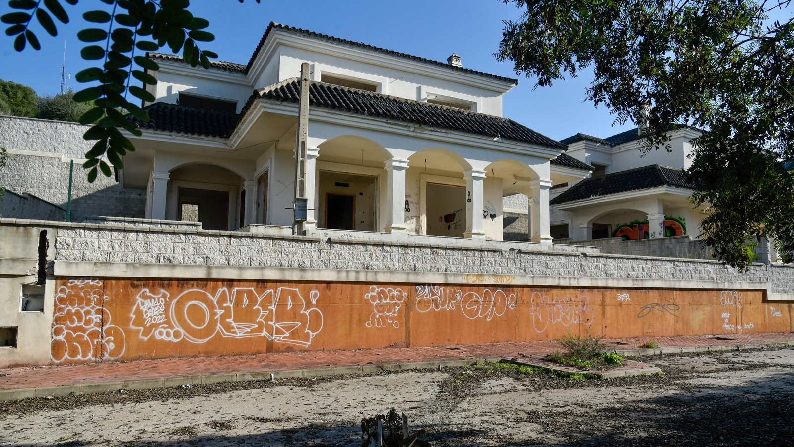 Fotos de la urbanización abandonada en Cortijo Grande, en Los Barrios