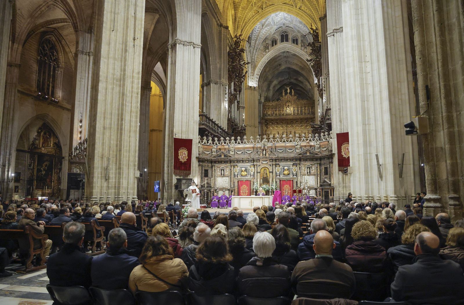 Misa funeral por las víctimas de Adamuz y el maquinista sevillano fallecido en Gelida