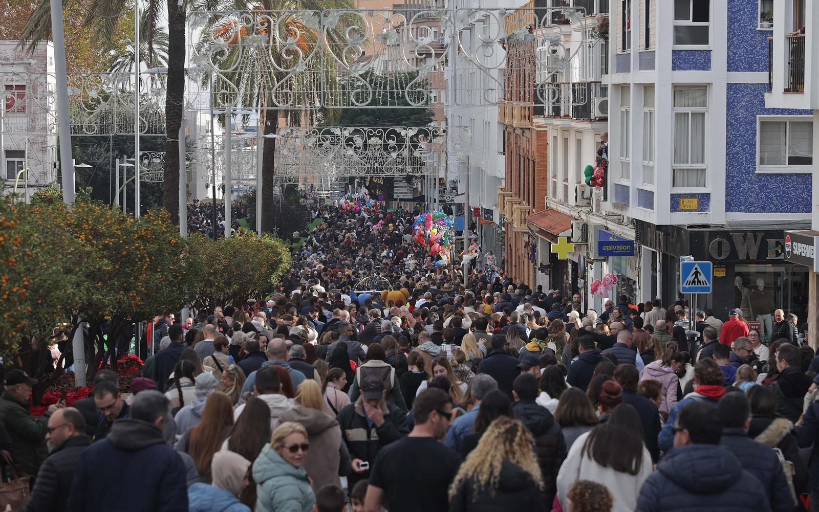 Búscate en las fotos del Arrastre de Latas 2025 en Algeciras