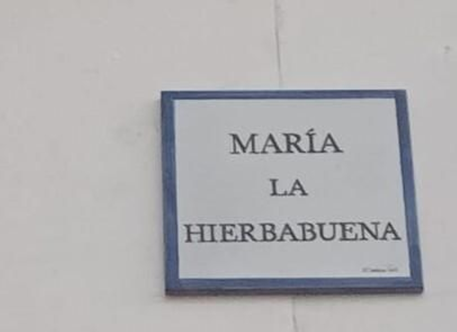 La placa de María la Hierbabuena. La placa de María la Hierbabuena.