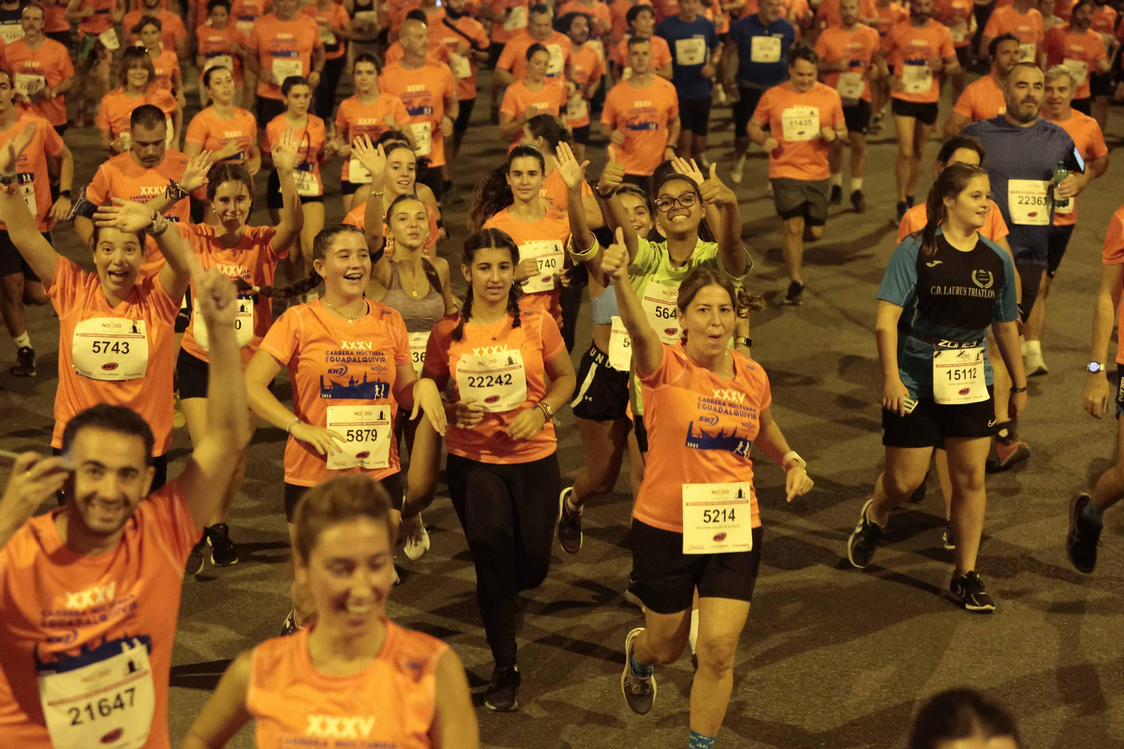 Búscate en las fotos de la Carrera Nocturna (II)