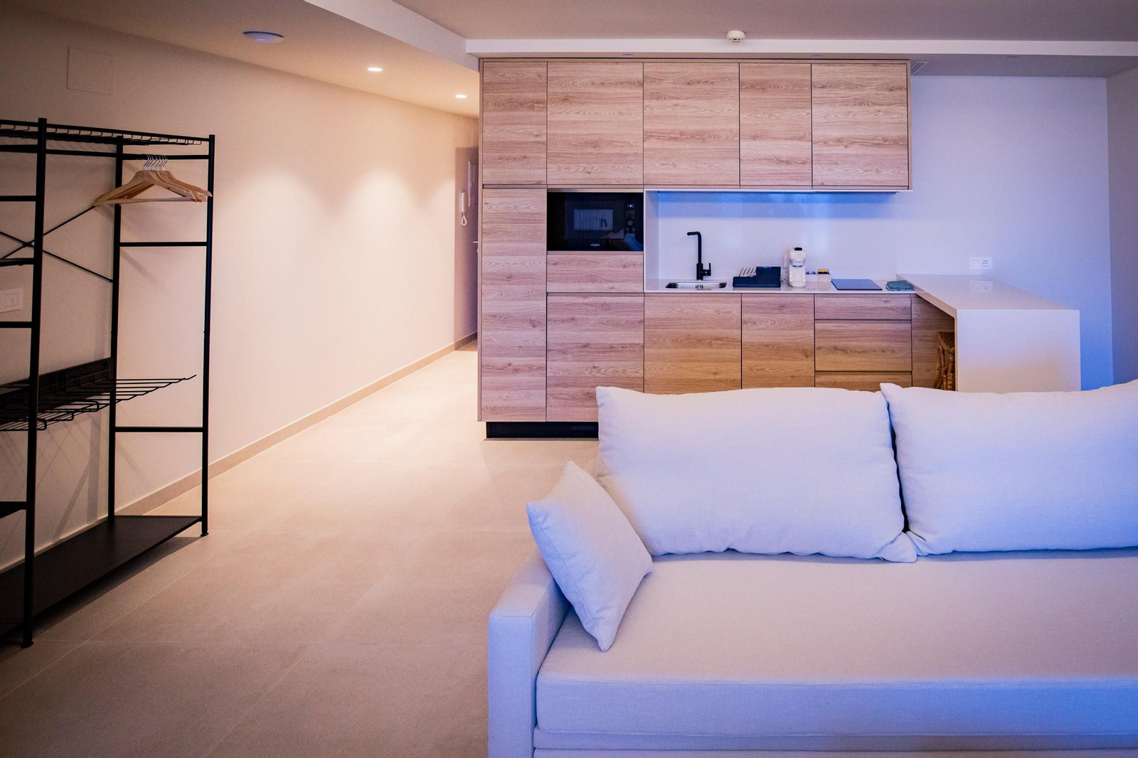 Los Apartamentos Playa Victoria de Cádiz abren sus puertas al público