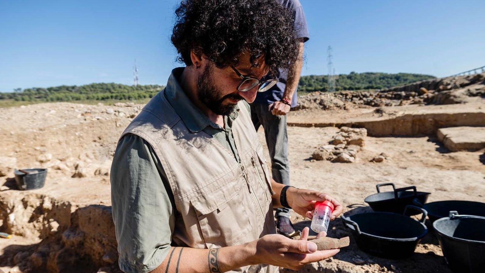 Todos los elementos que se extraen se cladifican y  documentan para su posterior análisis.